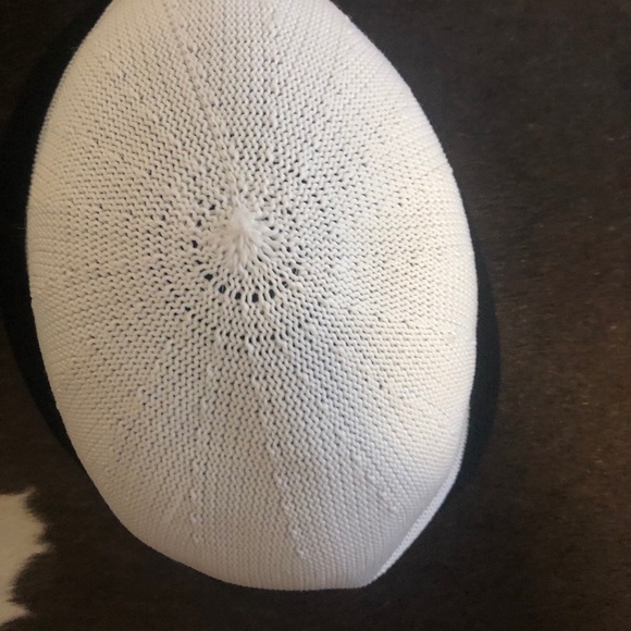 Danier Leather Y2K Reversible Knit Bucket Hat - Picture 2 of 5